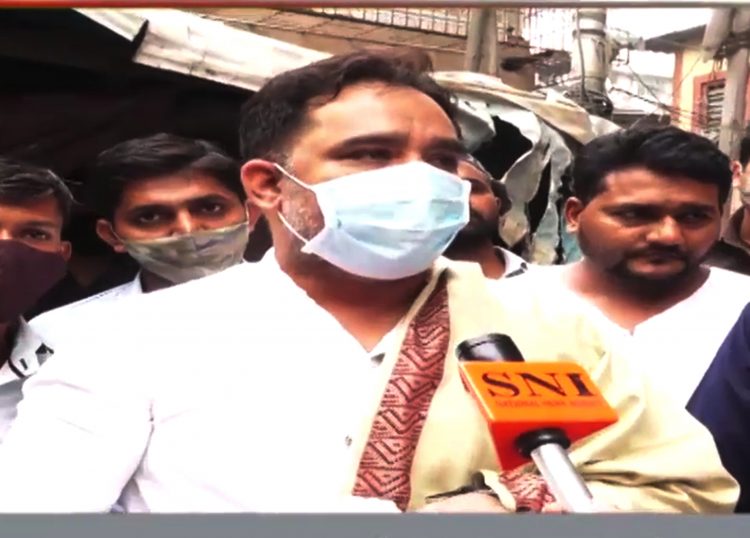 Corporator Haji Haleem Khan appealed to the people to apply vaccination as well as to be careful with Kovid 19.