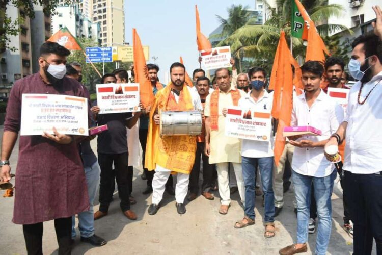 “हर हर महादेव” के नारों से शिवमय हुई मुंबई ।