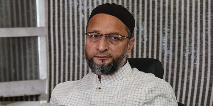 अखिलेश और योगी पर जमकर बरसे असदुद्दीन ओवैसी बोले, सपा समझती है मुसलमान उसका कैदी है जानिए पूरी खबर