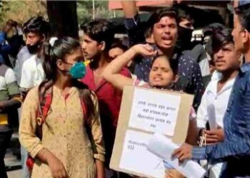 Mumbai 10 And 12 Std Student Protest : बोर्ड एग्जाम ऑनलाइन कराने को लेकर मुंबई के छात्रों ने किया प्रदर्शन