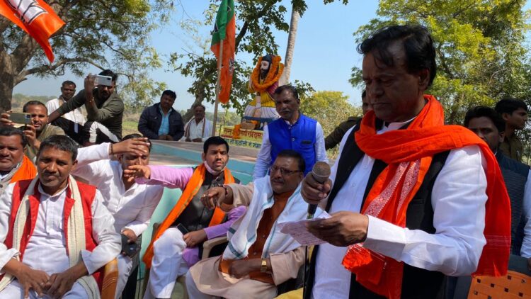 क्षेत्र में लगे महापुरुषों की प्रतिमायों की छतों का निर्माण कराएंगे -सुभास पासी